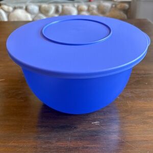 New Tupperware 2.5l or 10 cup Impressions mixing serving bowl blue #3093 #3094